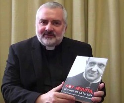 El padre Medina, sacerdote argentino en España, presenta su libro sobre la raíz del pensamiento de Francisco