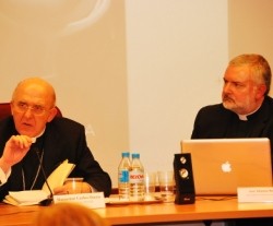 El arzobispo Carlos Osoro con el padre Medina