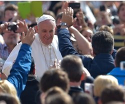 El Papa aprovecha las audiencias de los miércoles para impartir sus catequesis y saludar a miles de fieles peregrinos