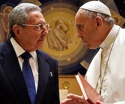 El Papa Francisco con el dictador Raúl Castro... el Papa visitará la isla del 19 al 22 de septiembre