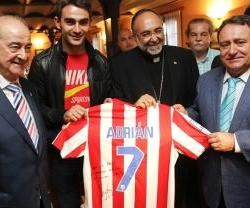 El Sporting de Gijón con el arzobispo Sanz, pastor de la Iglesia en Asturias