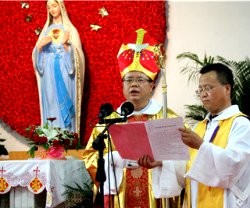 El obispo Wu, ordenado en secreto en 2005, ha pasado casi 8 años arrestado... Por fin puede pastorear su diócesis