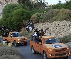 Estado Islámico en Libia aprovecha el caos del país y asesina inmigrantes cristianos con rituales mediáticos