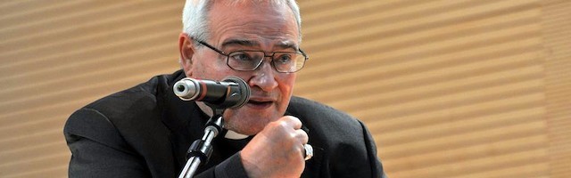 Monseñor Negri ve en el deseo de no molestar un cáncer que convertiría al catolicismo en cómplice de la descomposición social.