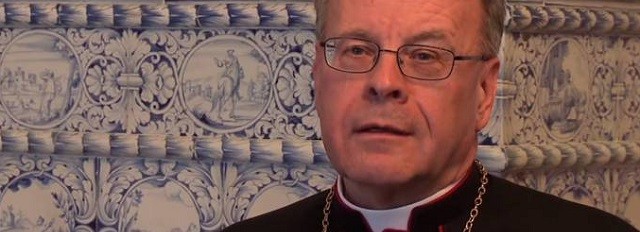 Furibunda campaña y petición de cárcel contra un obispo que citó la Biblia sobre la homosexualidad