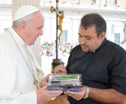 Samir Yousif con el Papa Francisco