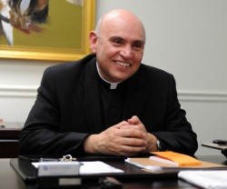 El colombiano Mario Dorsonville es obispo auxiliar en Washinton y pastorea 270.000 hispanos católicos