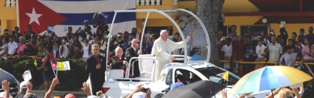 Una multitud recibió al Papa Francisco en las calles de Holguín, una de las zonas más religiosas de Cuba