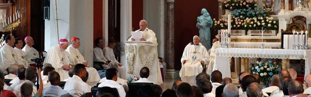 En su misa final en Santiago de Cuba el Papa Francisco propuso una revolución de ternura y una iglesia que salga a la calle