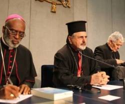 El arzobispo de Accra, el Patriarca Younan de Antioquía y el arzobispo de Ancona