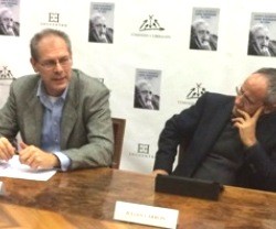Alberto Savorana y el padre Julián Carrón en la presentación de la biografía en Madrid