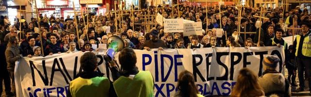 Manifestación contra la exposición blasfema ante el Ayuntamiento de Pamplona del jueves 26 de noviembre