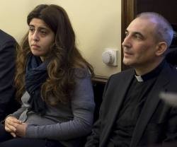 Francesca Chaouqui y Vallejo Balda, con aspecto algo desmejorado en el banquillo de los acusados