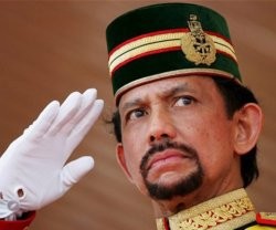 El riquísimo sultán de Brunei castiga con cárcel y multa a quien celebre la Navidad... se les permite a los cristianos solo en sus casas y templos