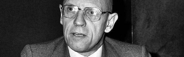 El filósofo Michel Foucault era comunista y suicida, pero cuando pasó por Berkeley, tomó LSD y probó el sado-maso, aceptó la ideología gay y la vertebró como un camino hacia la revolución