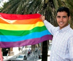 El activista del homosexualismo político y hoy exconcejal socialista Vicente Ramírez fue despedido del colegio de calasancias de Cádiz por su poco inglés