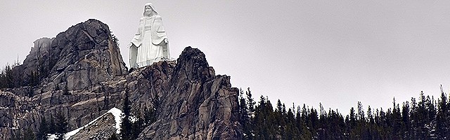 Nuestra Señora protege la ciudad de Butte desde las alturas de las Montañas Rocosas.