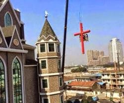 Las autoridades chinas están volcadas en una campaña para quitar las cruces de torres, campanarios e iglesias