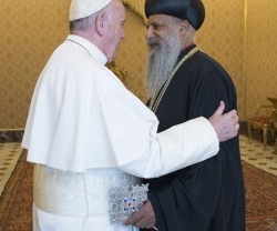 El Papa Francisco y Abuna Mattias en su encuentro fraterno en el Vaticano