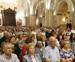 7 de cada 10 residentes en España se declaran católicos - de ellos, una cuarta parte va a la iglesia al menos dos veces al mes