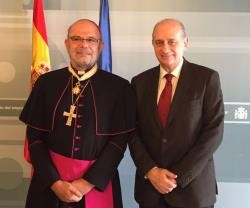 El obispo del Callao, José Luis del Palacio, en el Ministerio del Interior, con el ministro Jorge Fernández Díaz - se premian 40 años de trabajo misionero
