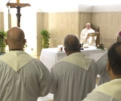El Papa Francisco en la misa de Santa Marta exhorta a escuchar a Dios