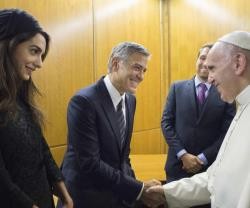 George Clooney y su esposa Amal visitaron al Papa Francisco