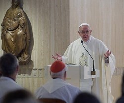 El Papa centró su homilía en la oración por los gobernantes