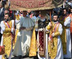 Francisco, tras asistir a la Divina Liturgia Armenia: «Apresuremos el paso a la comunión plena»