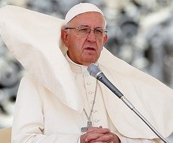 El Papa no leyó su catequesis, sino que dirigió un Rosario por el terremoto italiano