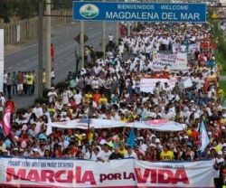 Marcha por la Vida en Lima en 2015 - la población peruana es provida, y los lobbies usan trucos sucios para implantar el aborto