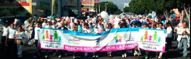 Cabecera de la marcha pro-familia de Querétaro, una de las 122 que se han celebrado en México el 10 de septiembre