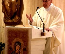 El Papa Francisco recuerda que la Virgen, como Madre, no se avergüenza de sus hijos