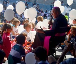 El arzobispo Osoro explica a los niños la Misericordia a partir de la familia
