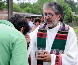 El sacerdote Juan Viroche, que ha muerto en Tucumán en extrañas circunstancias - ¿suicidio o asesinato?