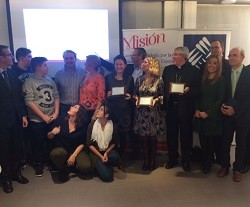 Los premiados por la Revista Misión en su edición 2016 posan juntos