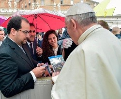 El Papa recibió el miércoles una copia de Luz de Soledad
