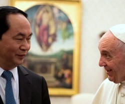 El Papa Francisco con el presidente de Vietnam, país comunista que limita duramente la libertad religiosa