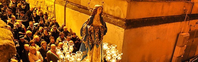 Procesión de la Inmaculada en Tarento, en el Sur de Italia. La devoción a la Purísima es muy intensa en todo el antiguo Reino de las Dos Sicilias.