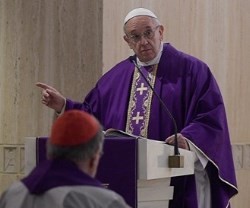 El Papa Francisco predica los Evangelios del Adviento