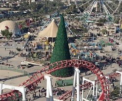 Un empresario musulmán regala a los cristianos de Bagdad un árbol de Navidad de 26 metros de altura