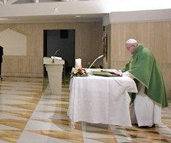 El Papa Francisco predica contra las tentaciones de mundanidad en la Iglesia