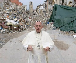 El Papa en su visita a la zona del terremoto