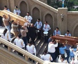 Los cristianos coptos huyen del Sinaí tras la oleada de ataques de Daesh: «Escapamos con lo puesto»