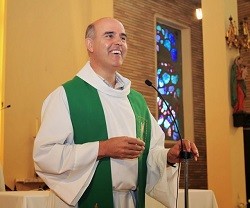 Patricio Larrosa, sacerdote de la Diócesis de Guadix, lleva 25 años en Honduras