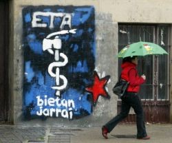 Una pintada de la banda terrorista ETA en el País Vasco