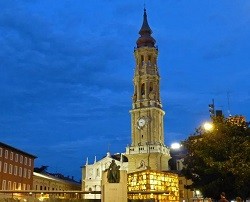 La catedral de Zaragoza, conocida como La Seo, es el objetivo de Podemos