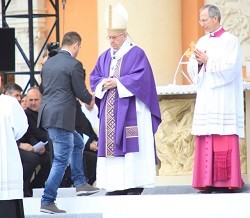 El Papa ha querido visitar la zona de Italia afectada por los terremotos en 2012