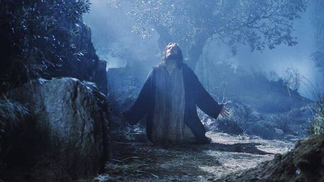 James Caviezel como Jesucristo en Getsemaní, en 'La Pasión'.
