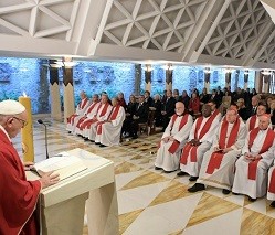 El Papa estuvo acompañado por los cardenales que forman el C-9